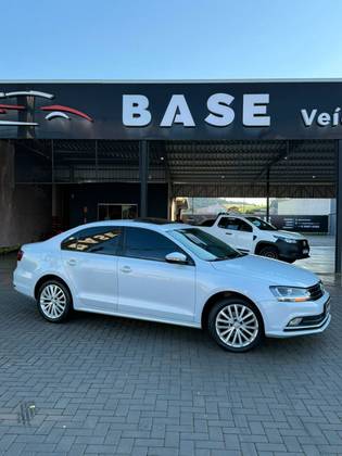 VOLKSWAGEN JETTA 2.0 TSI HIGHLINE 211CV GASOLINA 4P TIPTRONIC VOLKSWAGEN JETTA 2.0 TSI HIGHLINE 211CV GASOLINA 4P TIPTRONIC